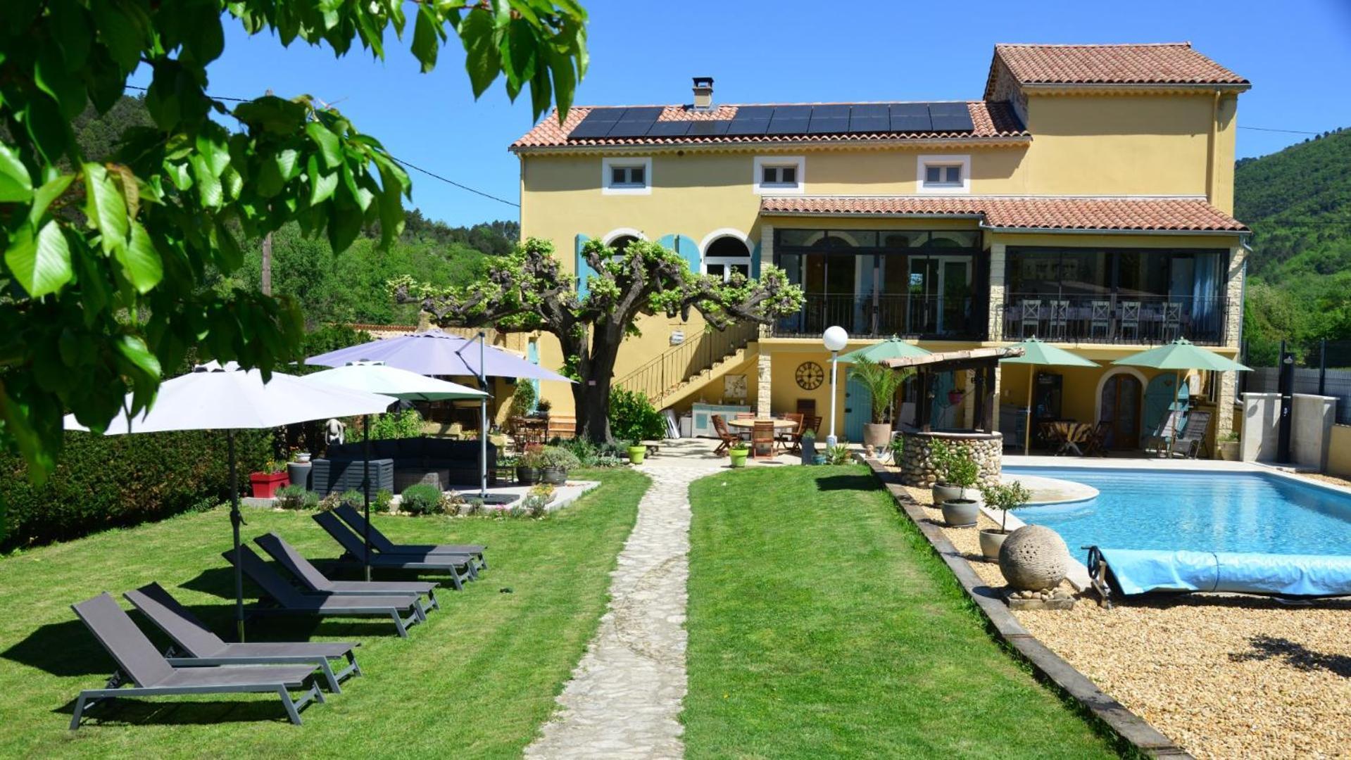 Au Grand Bonheur Bed and Breakfast Besseges Exteriör bild